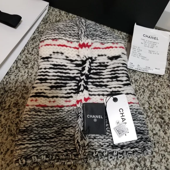 Chanel wool &Lamb Fur Pom-Pom Beanie - Picture 9 of 16